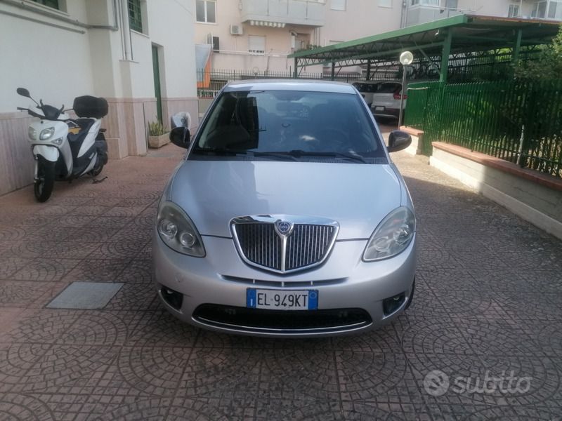 Usata Lancia Ypsilon 69 CV (50 kW) 2012 Grigio Utilitaria