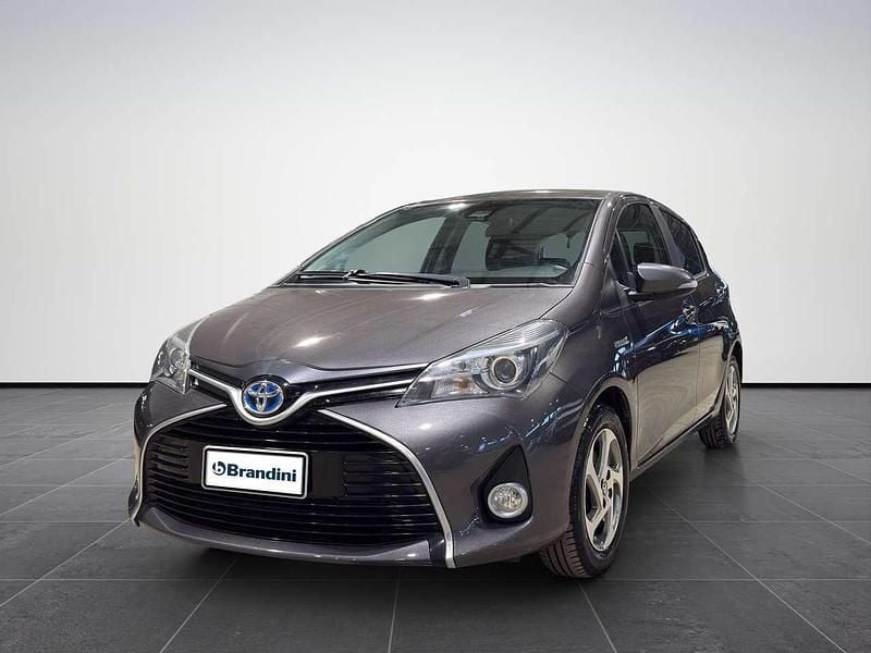 Grigio Usata 2016 Toyota Yaris Hybrid Style Tre volumi | 10.750 € (Buon prezzo) - Immagine 1/4