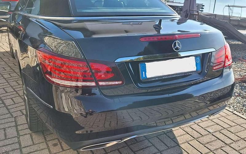 Usata Mercedes E220 170 CV (125 kW) 2014 Nero Cabrio