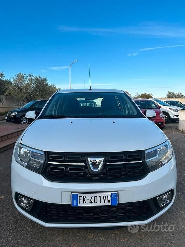 Usata Dacia Sandero Lauréate 75 CV (55 kW) 2017 Bianco Berlina