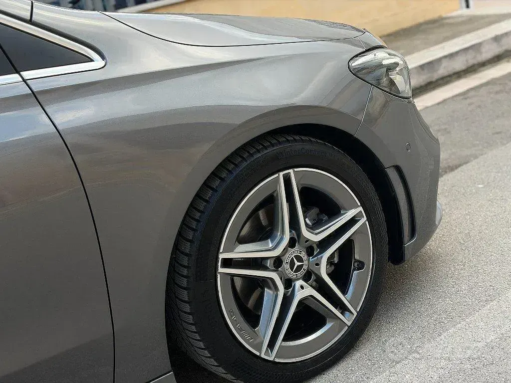 Usata Mercedes B180 Premium 116 CV (85 kW) 2022 Grigio Utilitaria
