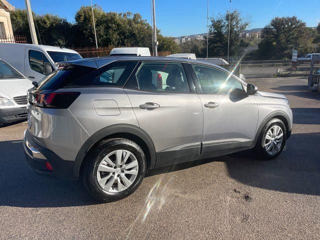 Usata Peugeot 3008 Allure 131 CV (96 kW) 2020 Argento SUV