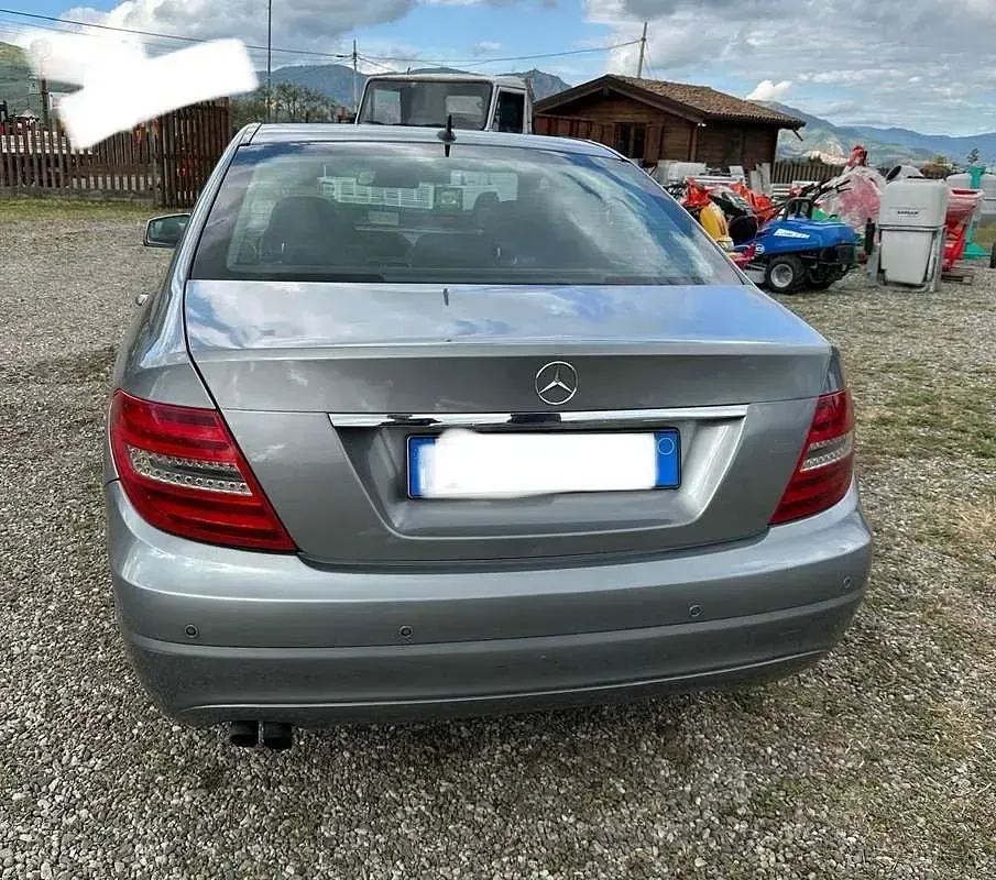 Usata Mercedes C200 136 CV (100 kW) 2012 Grigio Berlina