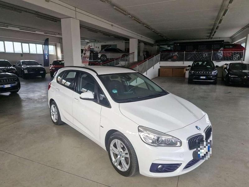 Bianco Usata 2016 BMW 218 Active Tourer Sport Line Monovolume | 15.900 € (Cara) - Immagine 1/4