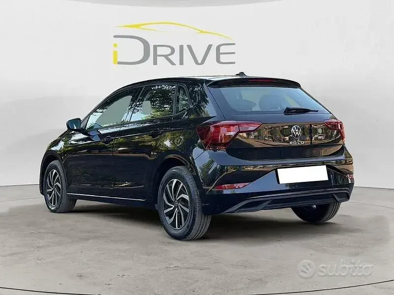 Usata VW Polo Life 95 CV (69 kW) 2023 Nero Utilitaria