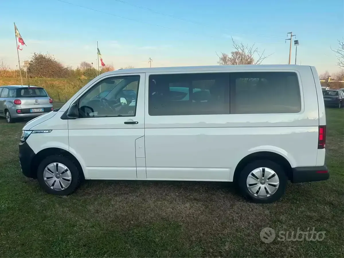 Usata VW Caravelle Trendline 110 CV (80 kW) 2023 Bianco Furgone