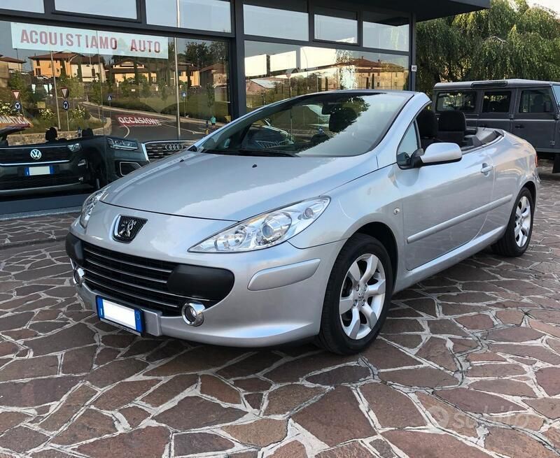Usata Peugeot 307 CC 109 CV (80 kW) 2007 Argento Cabrio