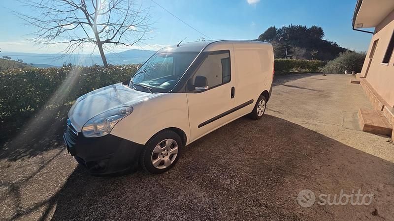 Usata Opel Combo 105 CV (77 kW) 2016 Bianco Monovolume