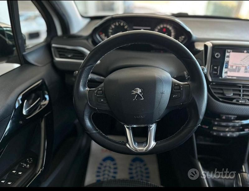 Usata Peugeot 208 68 CV (50 kW) 2015 Bianco Utilitaria