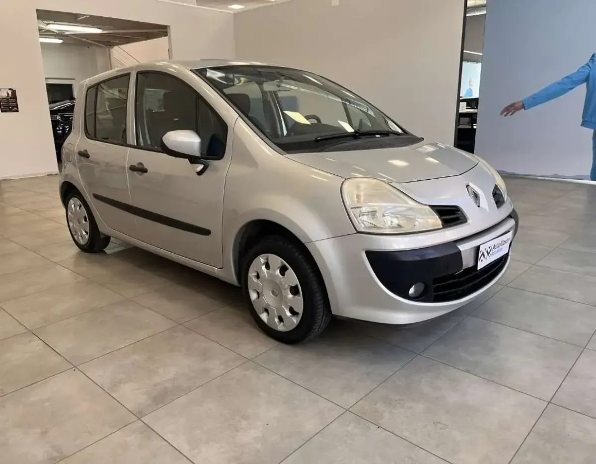 Usata Renault Modus Dynamique 75 CV (55 kW) 2009 Nero Monovolume