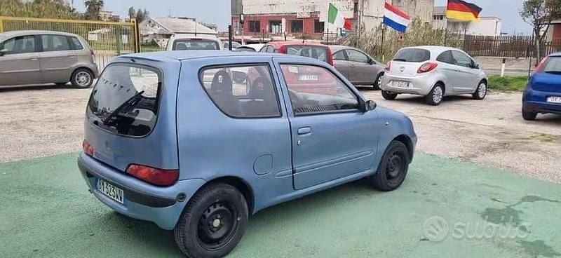 Usata Fiat 600 54 CV (39 kW) 2003 Blu Berlina