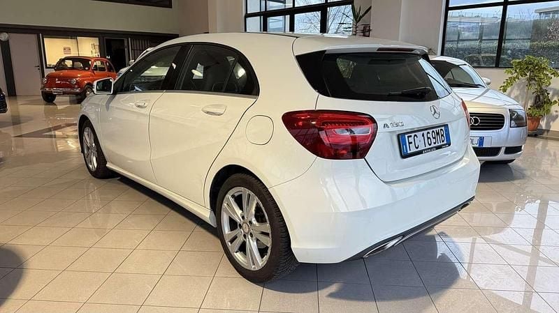 Usata Mercedes A180 122 CV (89 kW) 2016 Bianco Berlina