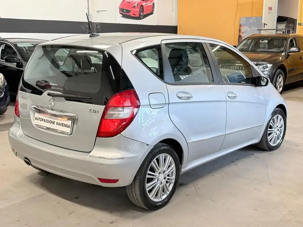 Usata Mercedes A180 Avantgarde 109 CV (80 kW) 2012 Argento Berlina