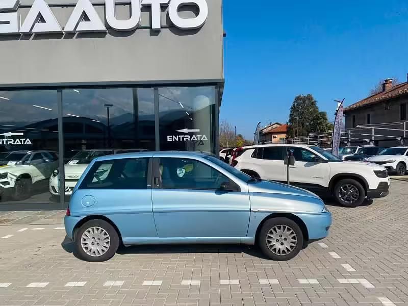 Usata Lancia Ypsilon 60 CV (44 kW) 2003 Blu Utilitaria