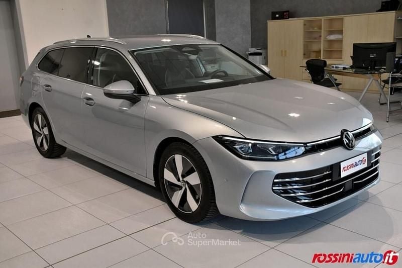 Usata VW Passat Business+ 150 CV (110 kW) 2025 Grigio Station wagon