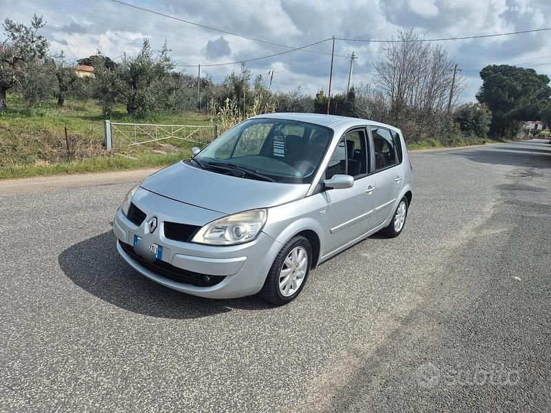 Usata Renault Scénic II Dynamique 106 CV (77 kW) 2008 Grigio Monovolume