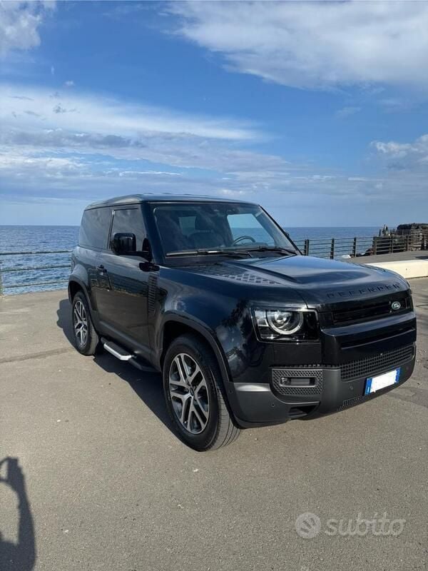 Nero Usata 2022 Land Rover Defender HSE Dynamic SUV | 65.900 € (Cara) - Immagine 1/4