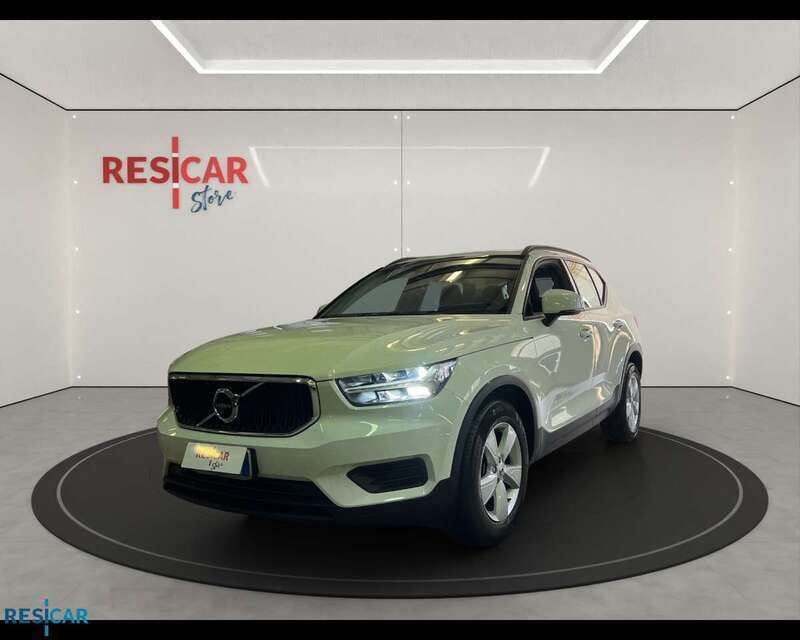 Usata Volvo XC40 Momentum 129 CV (94 kW) 2021 Bianco SUV