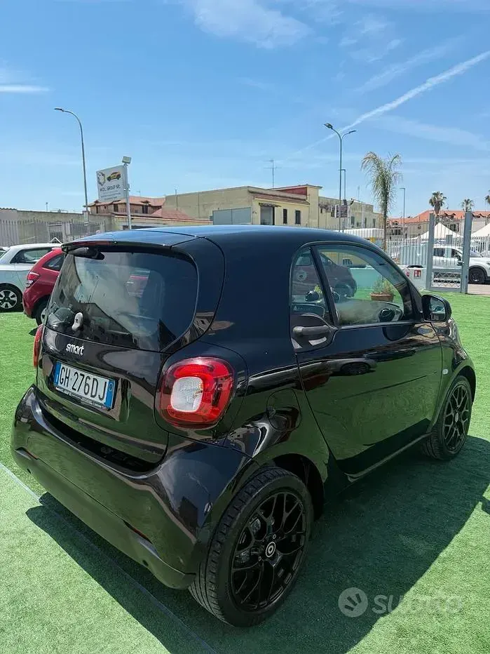 Usata Smart ForTwo Electric Drive Passion 41 kW (56 CV) 2022 Nero Berlina
