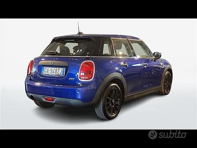 Begagnad Mini ONE 75 HK (55 kW) 2020 Blå Halvkombi