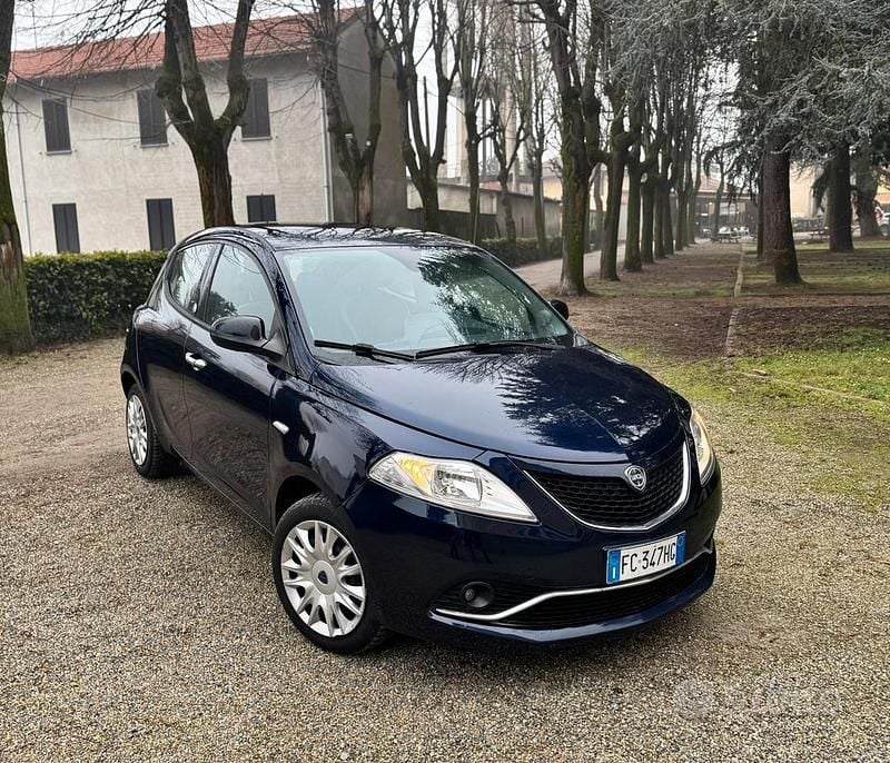 Blu Usata 2017 Lancia Ypsilon Gold Utilitaria | 5900 € (Super prezzo) - Immagine 1/4