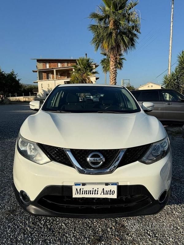 Usata Nissan Qashqai Acenta 110 CV (80 kW) 2015 Bianco SUV