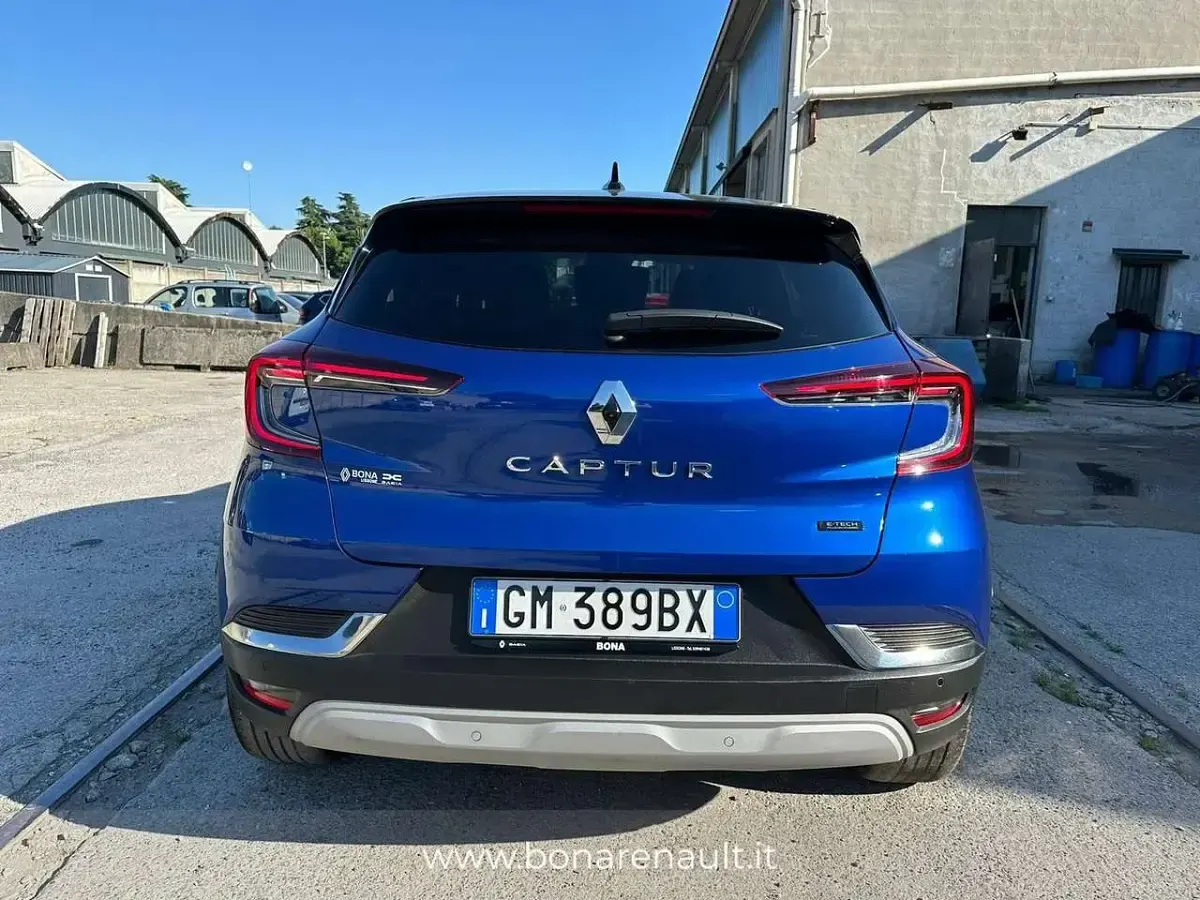 Usata Renault Captur Techno 159 CV (116 kW) 2023 Blu/azzurro SUV