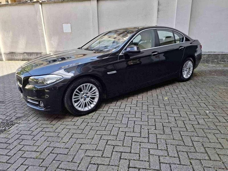 Nero metallizzato Usata 2016 BMW 520 Luxury Line Tre volumi | 14.500 € (Buon prezzo) - Immagine 1/4