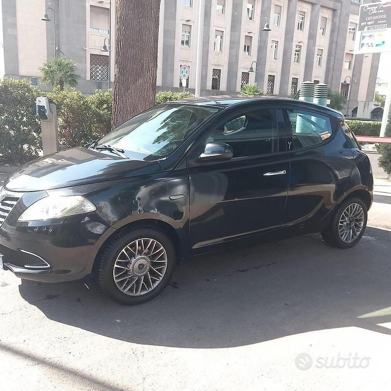 Usata Lancia Ypsilon 95 CV (69 kW) 2013 Nero Utilitaria