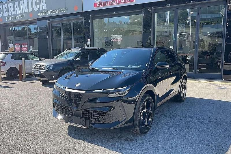 Nero Nuova 2025 Alfa Romeo Junior Edizione Speciale SUV | 27.890 € (Buon prezzo) - Immagine 1/4