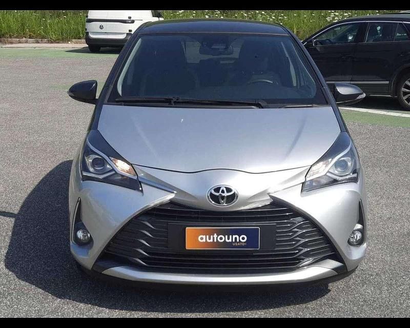 Usata Toyota Yaris Lounge 72 CV (52 kW) 2020 Grigio Utilitaria