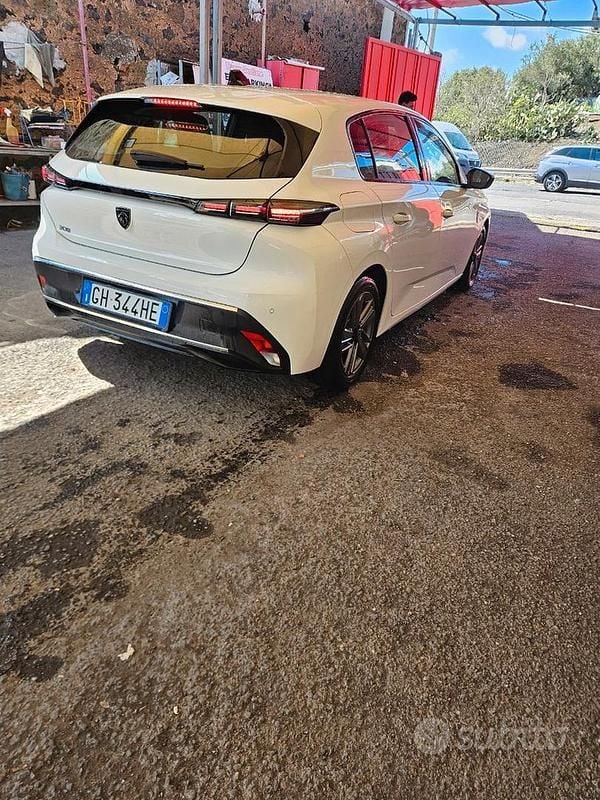 Usata 2022 Peugeot 308 Tre volumi | 16.000 € (Buon prezzo) - Immagine 1/1