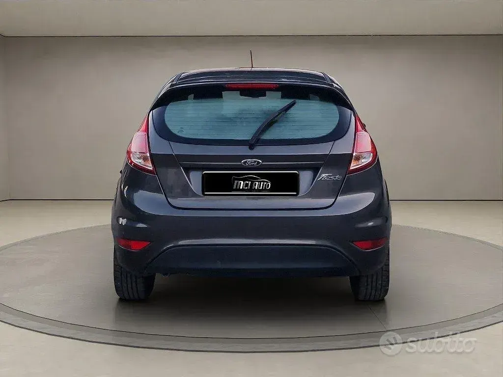 Usata Ford Fiesta Titanium 75 CV (55 kW) 2017 Grigio Utilitaria