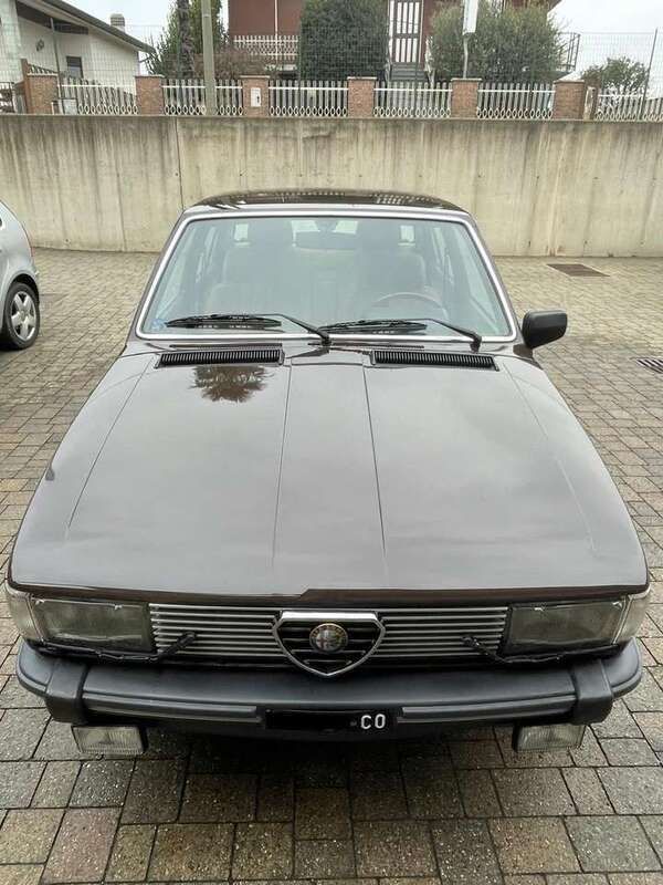 Usata Alfa Romeo Giulietta 121 CV (88 kW) 1983 Marrone testa di moro Utilitaria