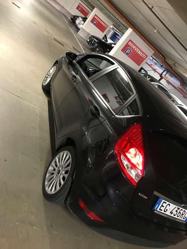 Usata Ford Fiesta Titanium 95 CV (69 kW) 2011 Nero Berlina