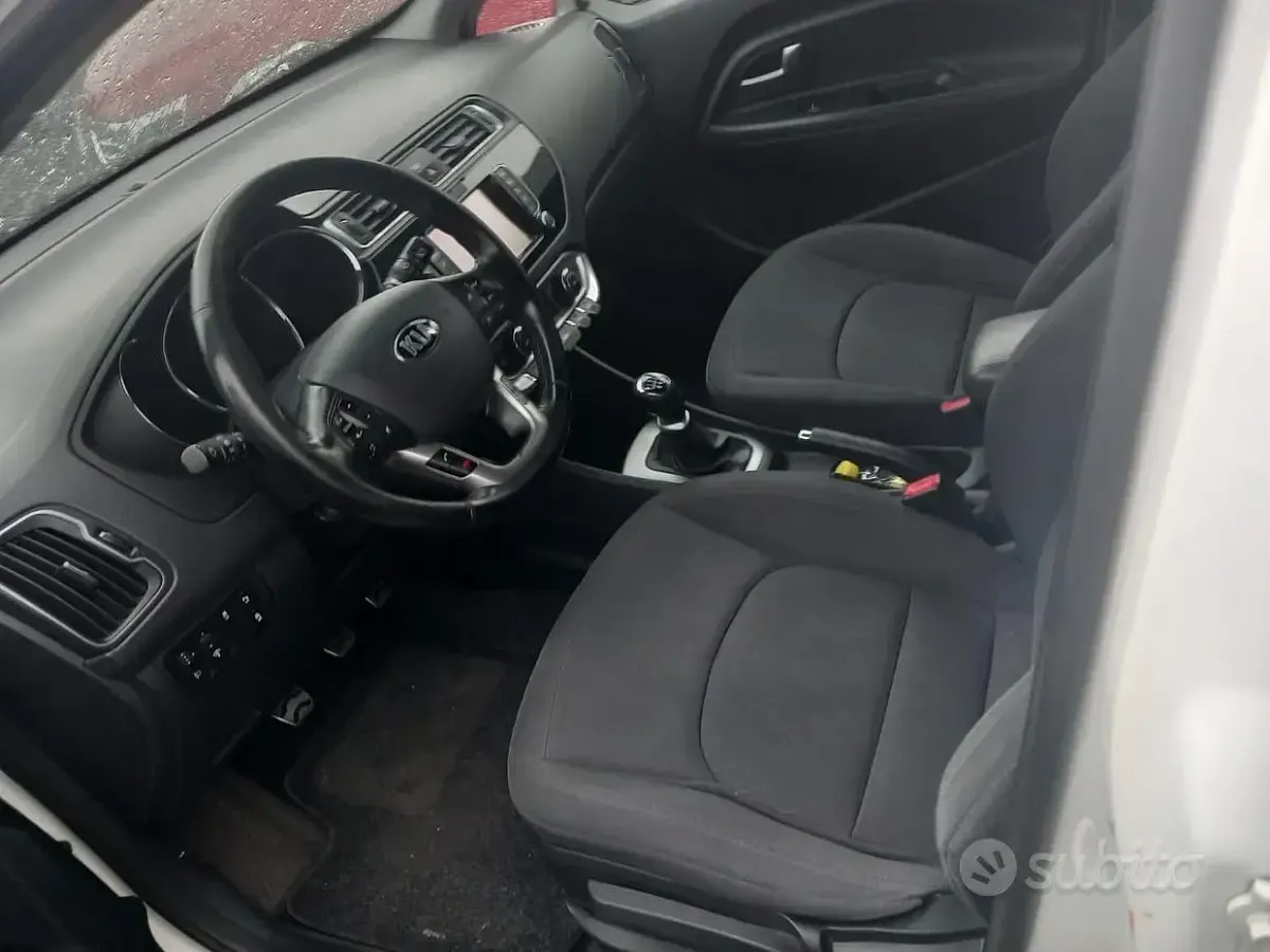 Usata Kia Rio Active 90 CV (66 kW) 2016 Bianco Utilitaria