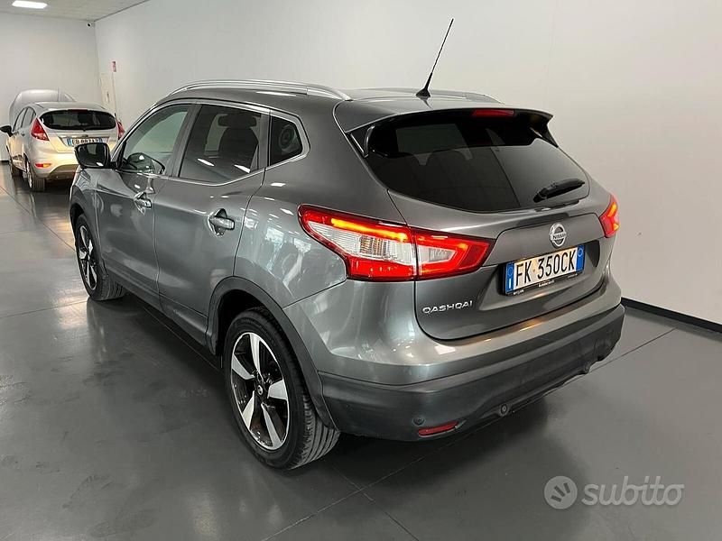 Usata Nissan Qashqai N-Connecta 110 CV (80 kW) 2017 Grigio SUV