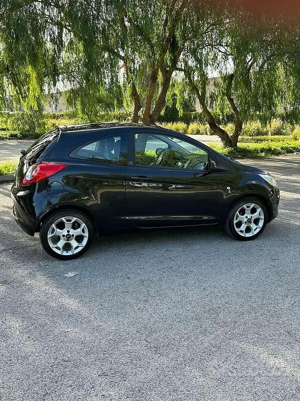 Usata Ford Ka 75 CV (55 kW) 2010 Nero Utilitaria