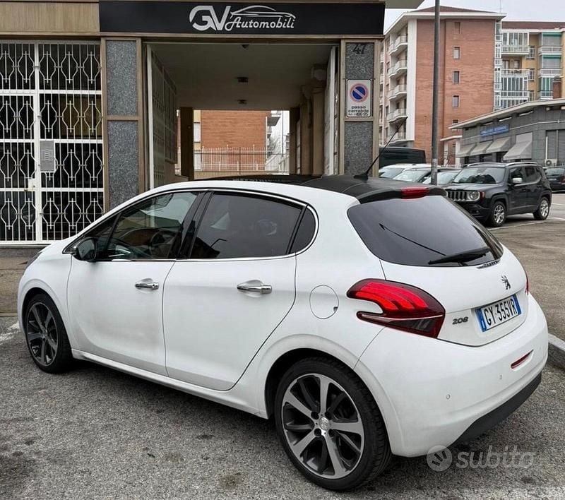 Usata Peugeot 208 GT-line 110 CV (80 kW) 2019 Other Utilitaria