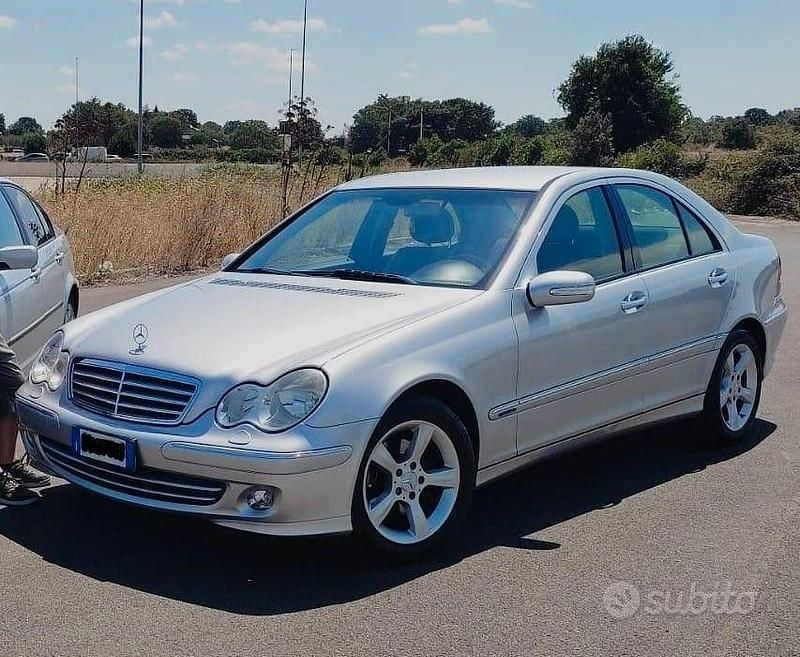 Usata Mercedes C220 Elegance 150 CV (110 kW) 2004 Grigio Berlina