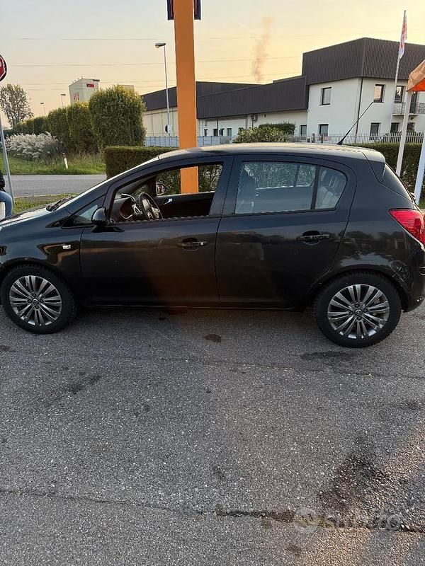 Usata Opel Corsa 86 CV (63 kW) 2014 Utilitaria