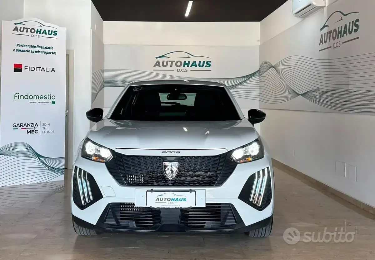 Usata Peugeot 2008 101 CV (74 kW) 2023 Bianco SUV