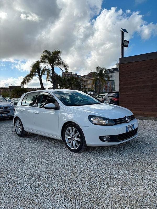 Usata VW Golf VI 110 CV (80 kW) 2010 Bianco Utilitaria