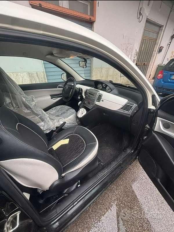 Usata Lancia Ypsilon 60 CV (44 kW) 2010 Utilitaria