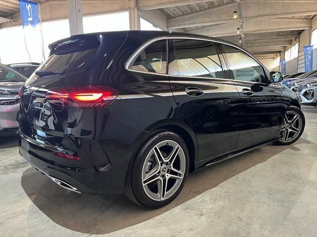 Usata Mercedes B200 AMG Line Premium Plus 150 CV (110 kW) 2024 Nero Monovolume