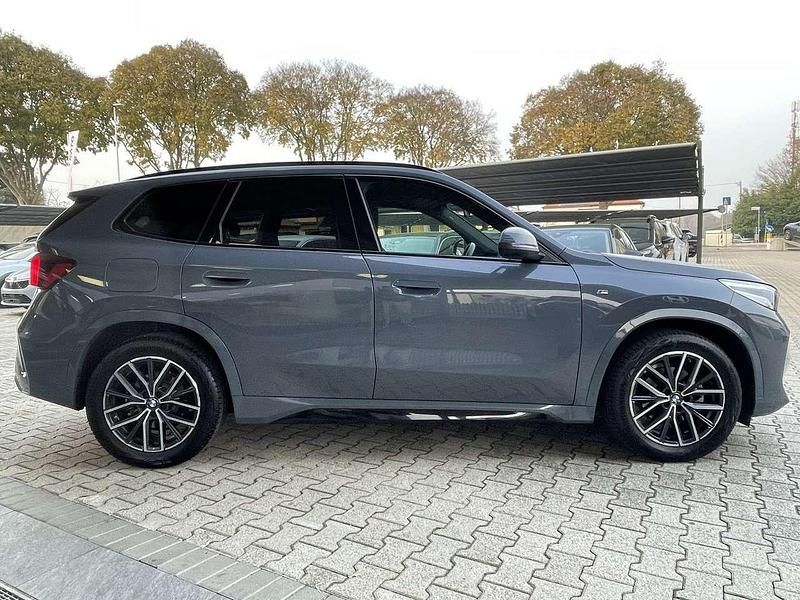Begagnad BMW X1 M Sport 163 HK (119 kW) 2025 Grå SUV