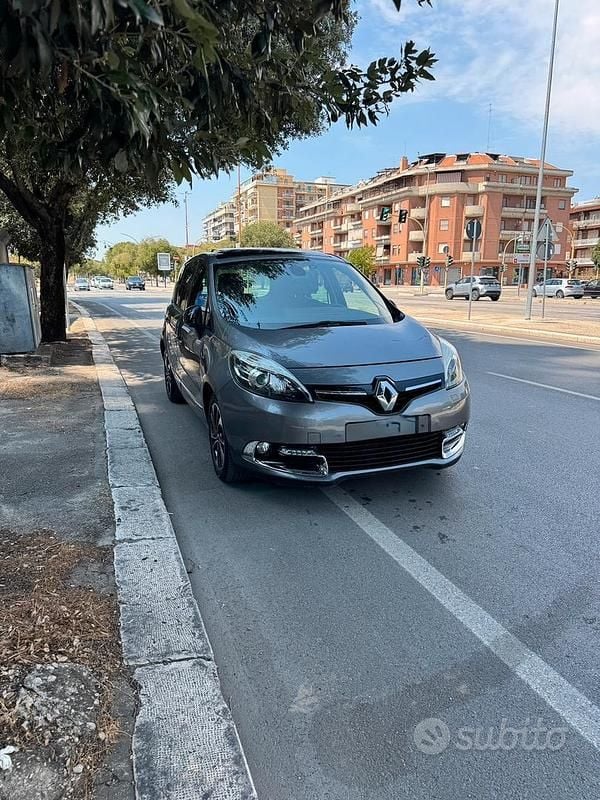 Usata Renault Scénic III 110 CV (80 kW) 2015 Grigio Monovolume