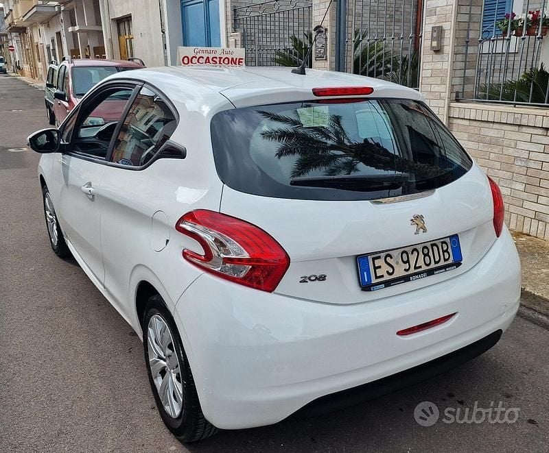 Usata Peugeot 208 Active 82 CV (60 kW) 2013 Bianco Utilitaria