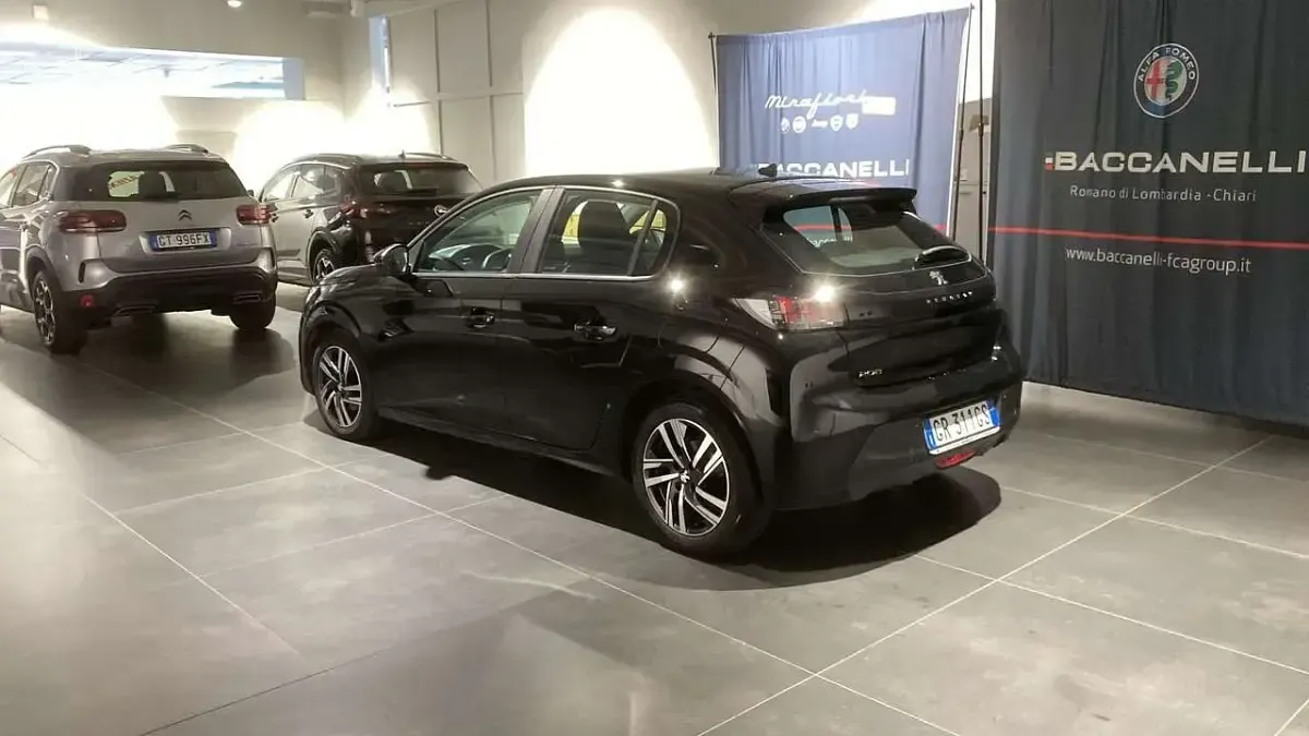 Usata Peugeot 208 Allure 102 CV (75 kW) 2023 Nero Utilitaria