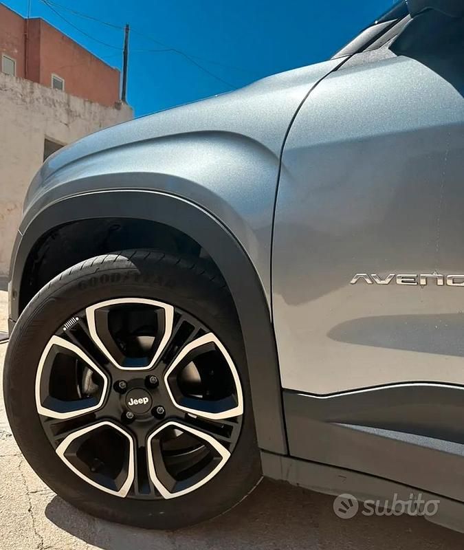 Usata Jeep Avenger Summit 101 CV (74 kW) 2024 Grigio SUV